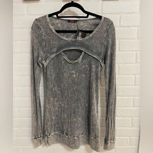 Women’s size Large long sleeve light weight top